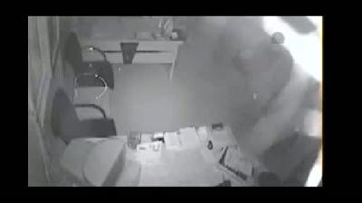 Bilgisayar hırsızı, güvenlik kamerası sayesinde yakalandı