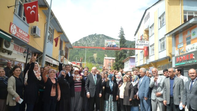 'MHP'nin Yükselişini Gören AKP Sahte Milliyetçilik Pozu Veriyor'