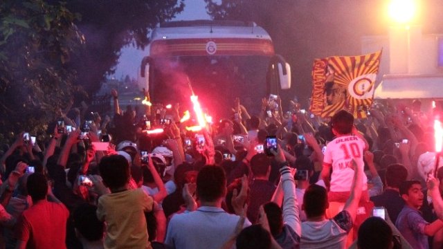Galatasaray Kafilesi Adana'da