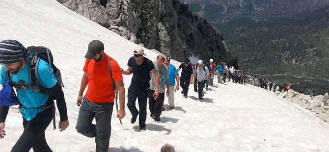 Yaşar Kemal anısına Akça Dağı'na tırmandılar