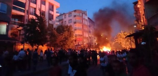 İstanbul'da polise bombalı ve silahlı saldırı