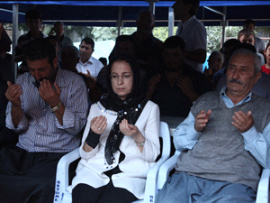 Ayşenur İslam şehit ailelerini ziyaret etti