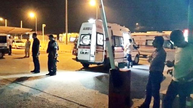 Polis, Molotof Atan Teröristleri Bacaklarından Vurup Yakaladı