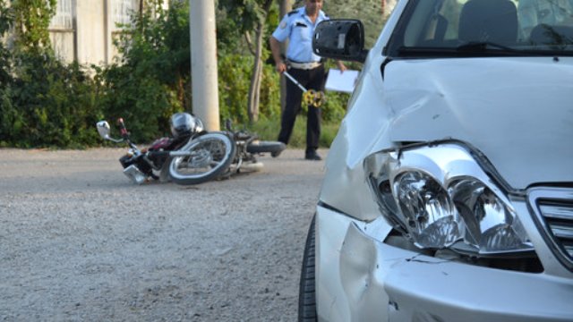 Kozan'da Motosiklet Kazası: 2 Yaralı