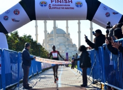 Adana Yarı Maratonu yapıldı