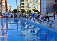 Adana'da yüzme müsabakaları