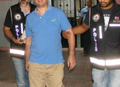 Adana'da 25 hakim savcı tutuklandı