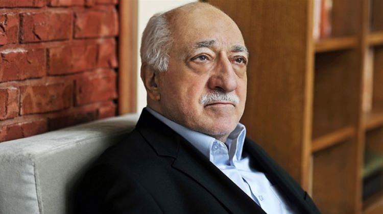 Tarihe geçen skandal! Gülen'i 'mehdi' ilan etti
