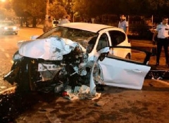 Otomobil ağaca çarptı: 1 ölü