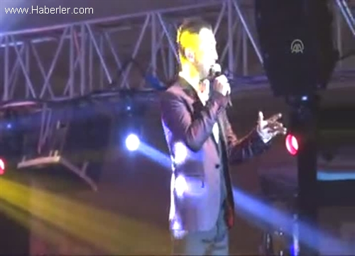 Serdar Ortaç konserinde bomba alarmı