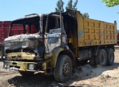 Kozan'da bir kamyon kundaklandı