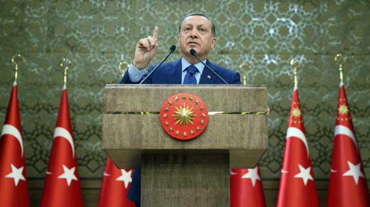 Erdoğan: Bütün bu tabelaları sökün!