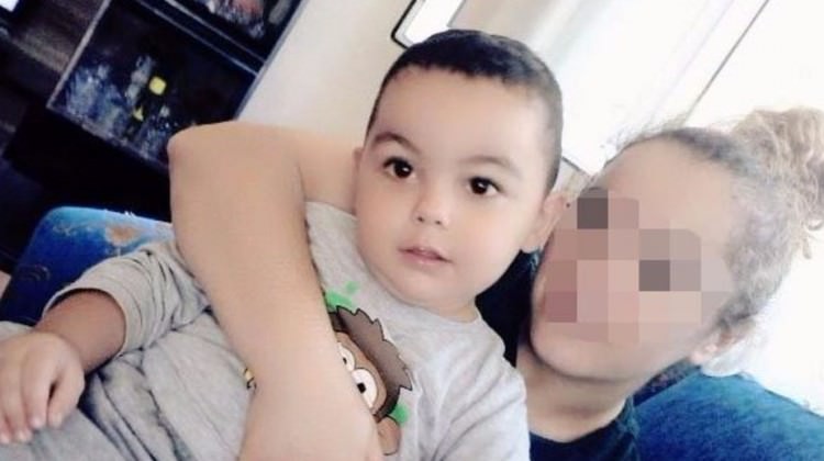 3 yaşındaki oğlunu şarj kablosuyla boğarak öldürdü