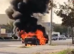  Hareket halindeki otomobil yandı