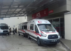 Adana'da öğrenci servisi devrildi