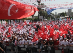  HAK-İŞ 1 Mayıs'ı Adana'da kutladı