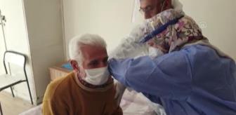 Huzurevleri ve bakımevleri sakinleri ile personeline Kovid-19 aşısı yapılıyor