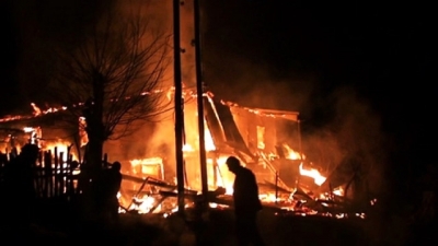 Feke'de yangın çıkan evde hasar oluştu
