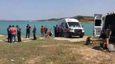 Baraj gölüne giren çocuk boğuldu