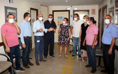 "Maske takın" diyen sağlık çalışanlarına saldırı