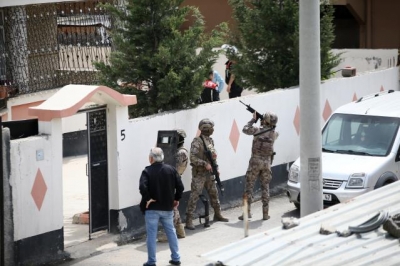 Adana Valisi Elban yaralanan 2 polisi ziyaret etti