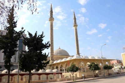 150 cami minaresi ağır hasarlı