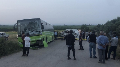 Belediye Otobüsü ile Minibüs Çarpıştı 3 Ölü  9 Yaralı