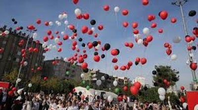 İsrail saldırılarında hayatını kaybeden çocuklar için gökyüzüne balon bırakıldı