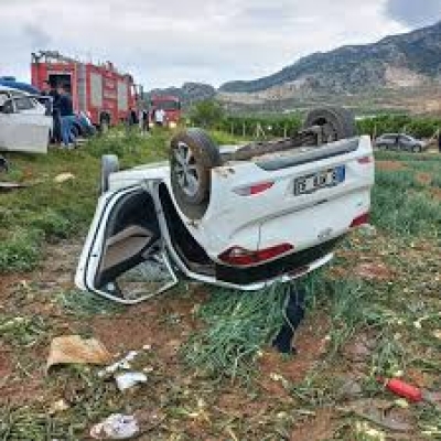 Ceyhan'da Otomobil Kazası: 1 Ölü 2 Yaralı