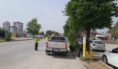 Kozan'da araç ve 11 motosiklet trafikten men edildi
