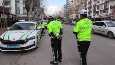 Yayalara Yol Vermeyen 38 Sürücüye Ceza Yayalara Yol Vermeyen 38 Sürücüye Ceza