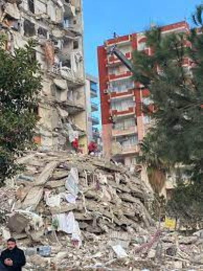 Adana'da yıkılan Mete Apartmanı davası başladı